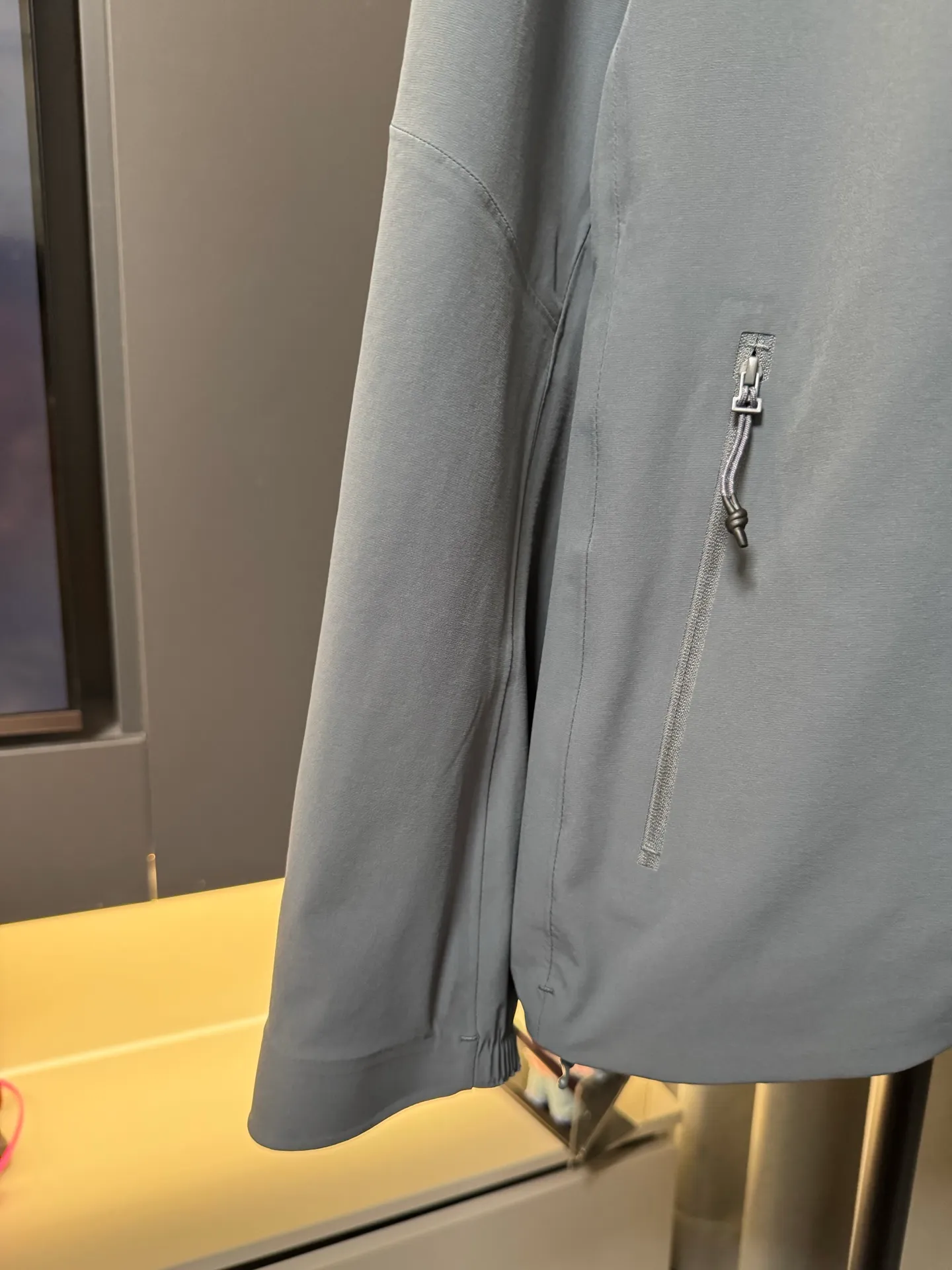[Premium replica] KOLON SPORT/Kelon 26Fw TECHSHELL 3L soft shell jacket, stretch thin jacket (grey blue), originally purchased from KF, exclusive customization, custom dyed fabric, light and breathable, windproof and water repellent, hand pockets, taped inside, comfortable and not stuffy, look for the correct version Size: m/l/xl/2xl/3xl/4xl